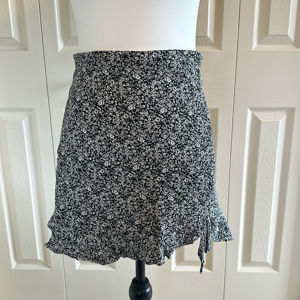 Forever 21 floral skirt